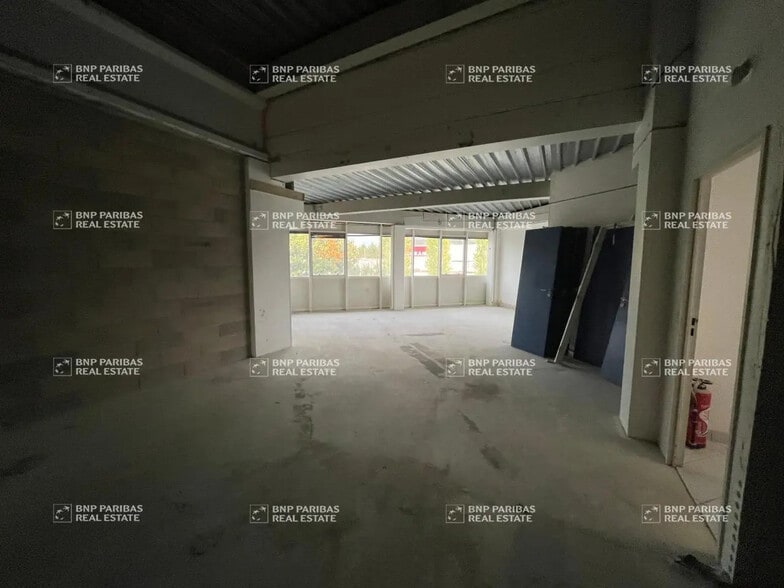 Local d'activités dans Fontenay-Trésigny à vendre - Photo intérieure – Image 3 sur 4