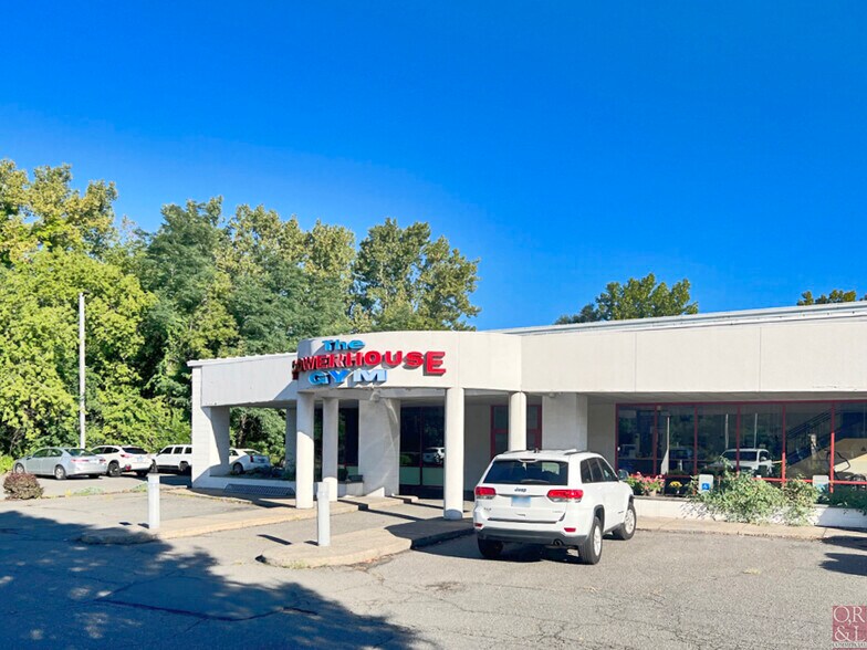 99 Webster Square Rd, Berlin, CT à louer - Photo de l’immeuble – Image 1 sur 4