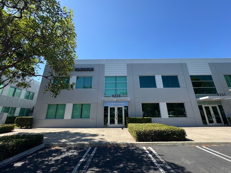 9223-9233 Research Dr, Irvine, CA à louer - Photo de l’immeuble – Image 3 sur 15