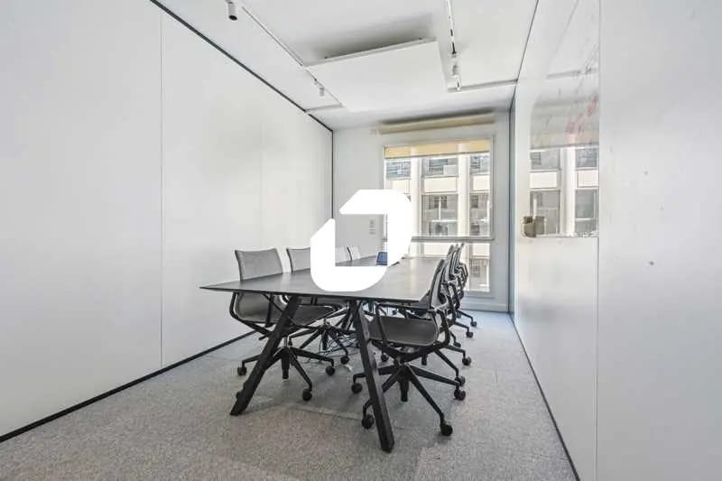 18-20 Rue La Pérouse, Paris à louer - Photo de l’immeuble – Image 3 sur 9