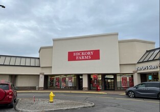 300 Hylan Dr, Rochester, NY à louer Photo intérieure– Image 2 sur 2