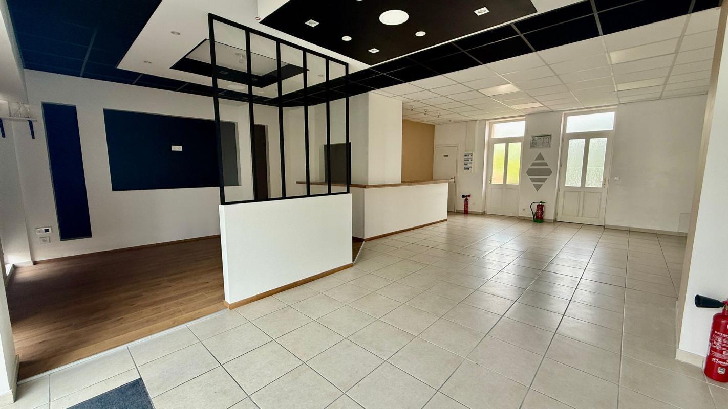 Local commercial dans Bourg-en-Bresse à louer Photo de l’immeuble– Image 1 sur 9