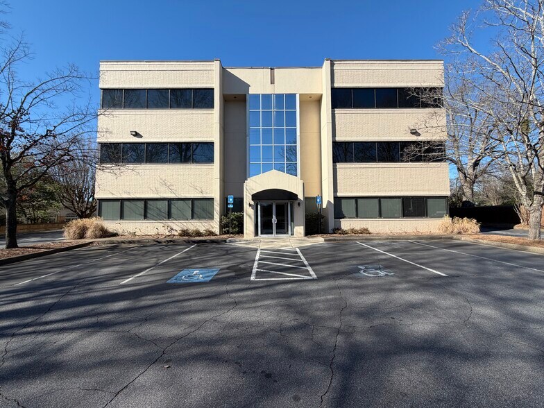 5040 Roswell Rd NE, Atlanta, GA à louer - Photo de l’immeuble – Image 2 sur 25