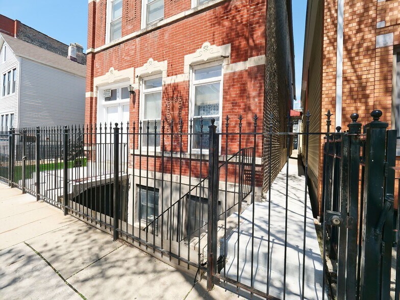 2312 W 21st St, Chicago, IL à vendre - Photo de l’immeuble – Image 2 sur 68
