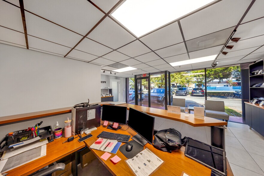 7100-7114 NW 50th St, Miami, FL à vendre - Photo de l’immeuble – Image 3 sur 26