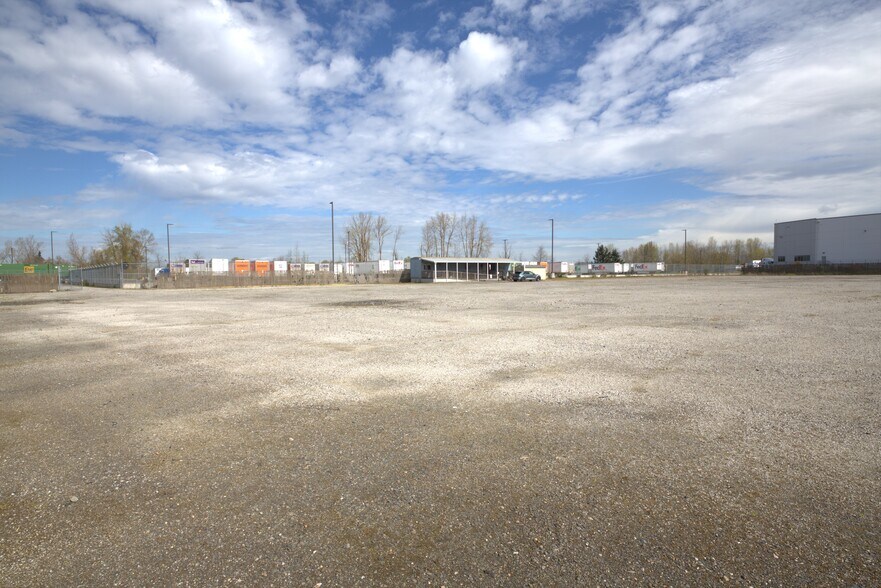 8324 NE Martin Luther King Jr. Blvd, Portland, OR à louer - Photo de l’immeuble – Image 2 sur 4