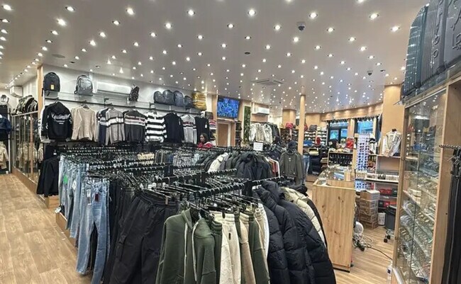 Plus de détails pour Local commercial à louer