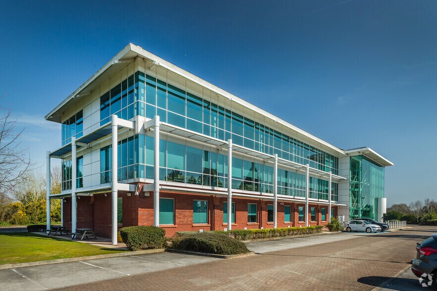 3100 Daresbury Park, Warrington à louer - Photo de l’immeuble – Image 2 sur 5