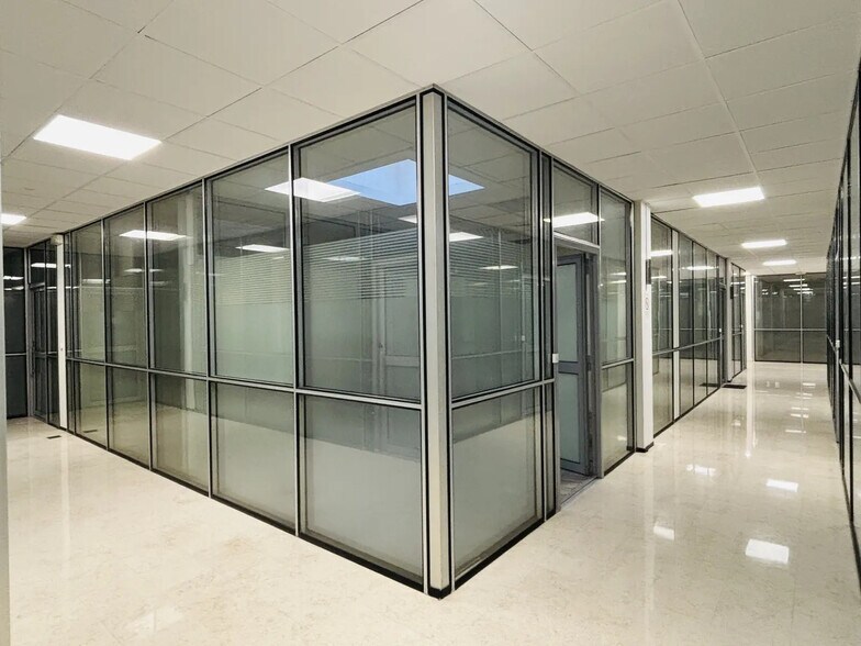 24-26 Rue Rennequin, Paris à louer - Photo de l’immeuble – Image 3 sur 9