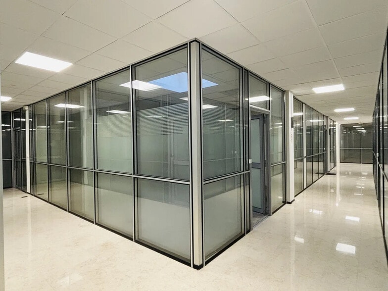 24 Rue Rennequin, Paris à louer - Photo de l’immeuble – Image 3 sur 9