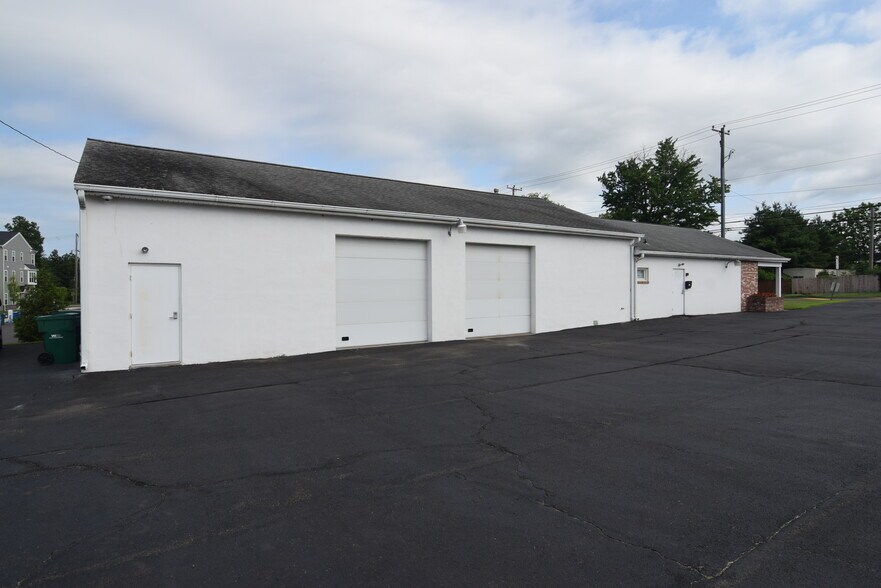 32 Bristol Rd, Chalfont, PA à louer - Photo de l’immeuble – Image 2 sur 5