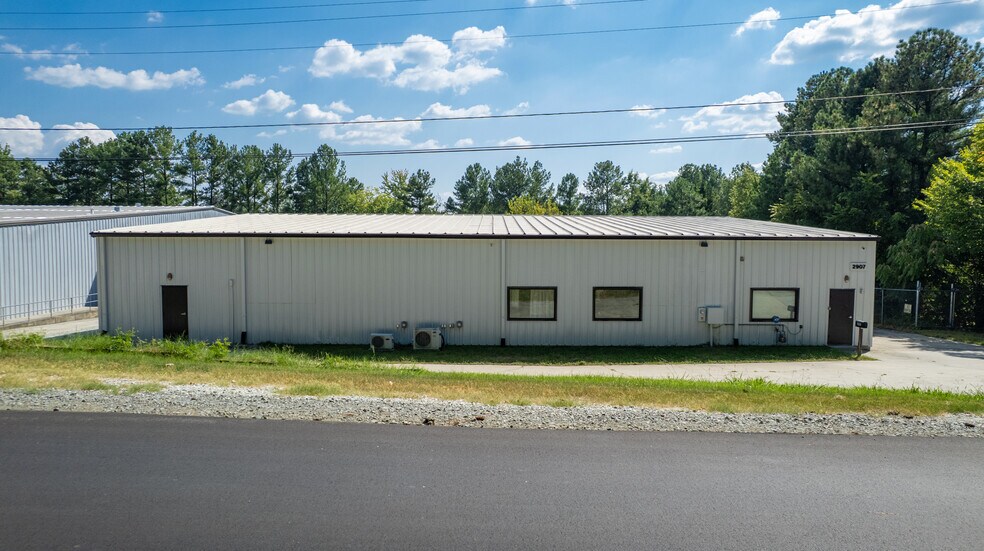 2907 W Pettigrew St, Durham, NC à louer - Photo de l’immeuble – Image 2 sur 15