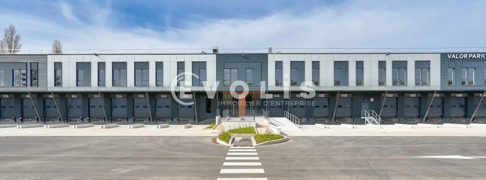 10 Avenue Des Frères Lumière, Trappes à louer - Photo de l’immeuble – Image 2 sur 3