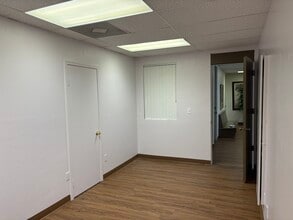 655 N Palm Canyon Dr, Palm Springs, CA à louer Photo intérieure– Image 1 sur 5