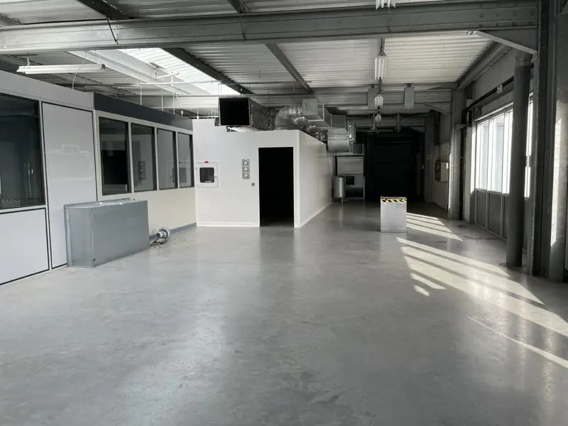 Local d'activités dans Le Plessis-Bouchard à vendre Photo intérieure– Image 1 sur 17