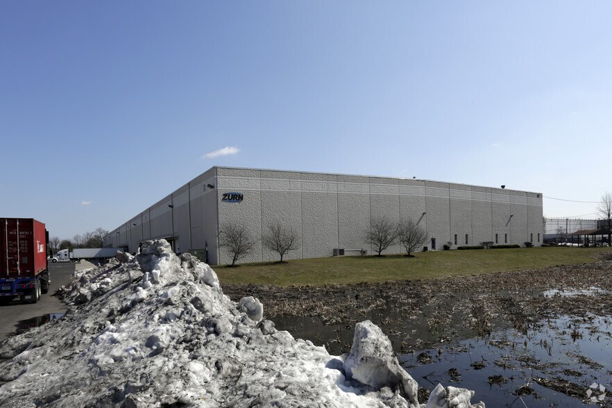 37 Runway Rd, Levittown, PA à louer - Photo de l’immeuble – Image 2 sur 5