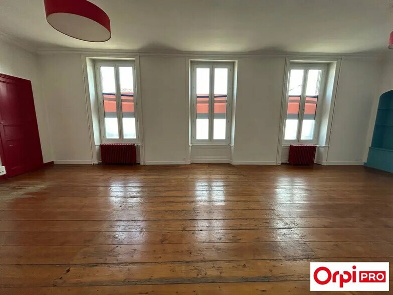 Bureau dans Saint-Brieuc à louer - Photo de l’immeuble – Image 2 sur 7