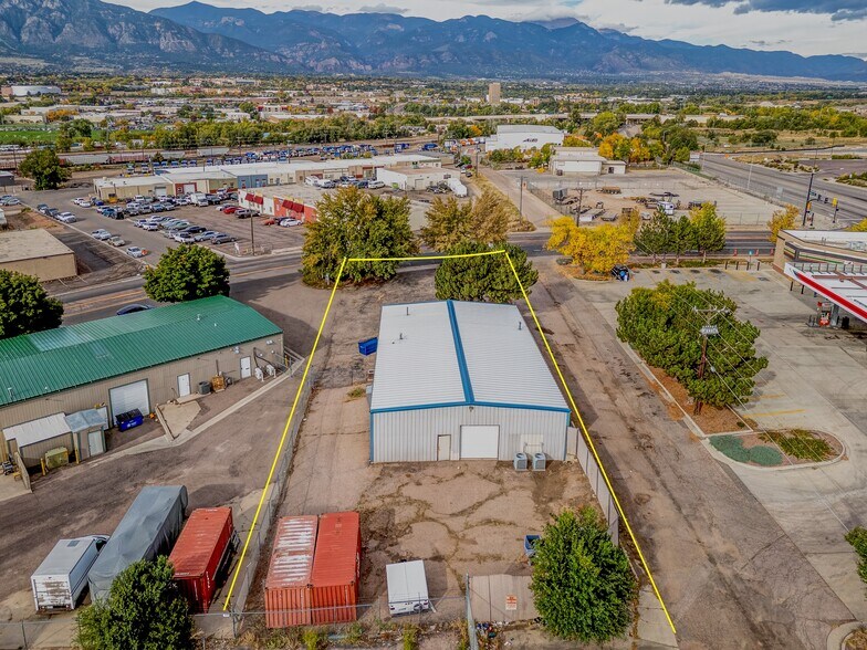 3060 Delta Dr, Colorado Springs, CO à vendre - Photo de l’immeuble – Image 2 sur 17