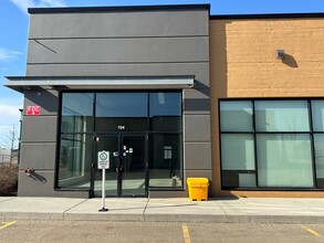 121 Towne Crest Rd, Fort Saskatchewan, AB à louer Photo de l’immeuble– Image 2 sur 3