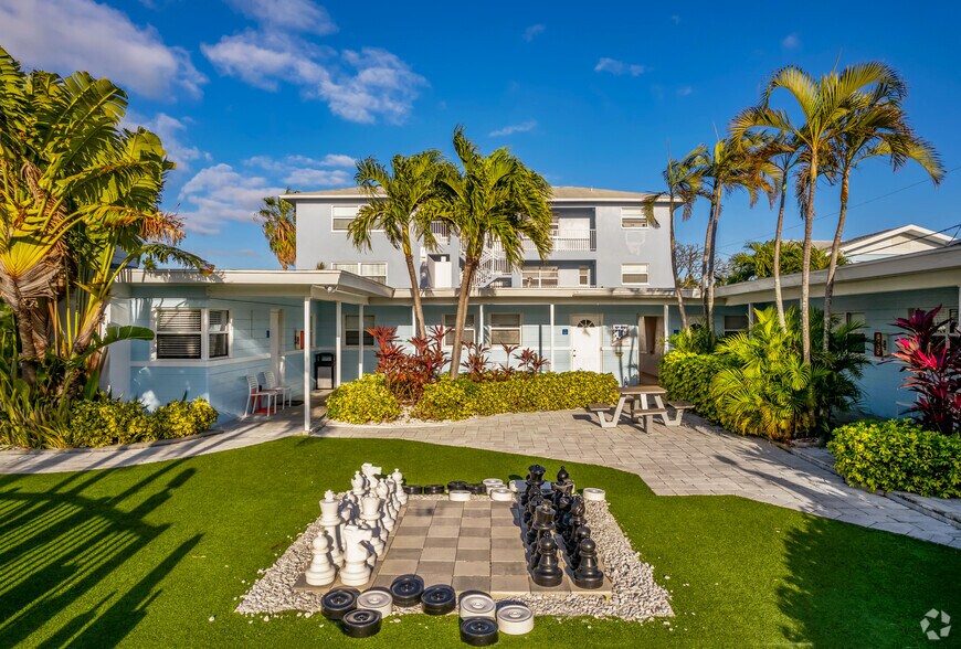 6801 Sunset Way, Saint Pete Beach, FL à vendre - Photo de l’immeuble – Image 2 sur 13