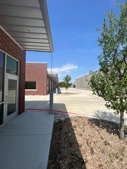 4480 Alpha Rd, Dallas, TX à louer - Photo de l’immeuble – Image 2 sur 16