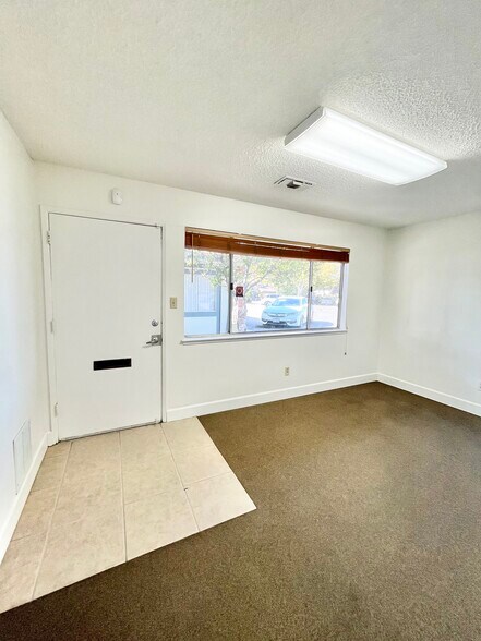 1137 Smith Ln, Roseville, CA à vendre - Photo de l’immeuble – Image 2 sur 12