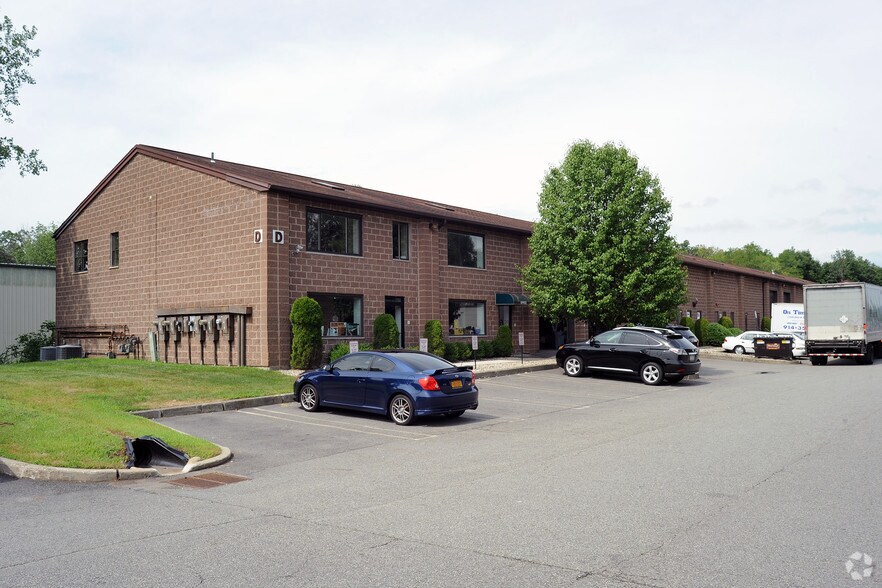 401-405 Spook Rock Rd, Suffern, NY à vendre - Photo principale – Image 1 sur 5