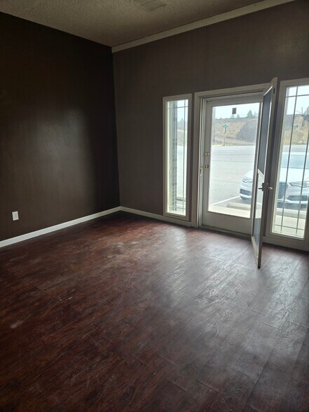 25011 E Trent Ave, Newman Lake, WA à louer - Photo de l’immeuble – Image 3 sur 35