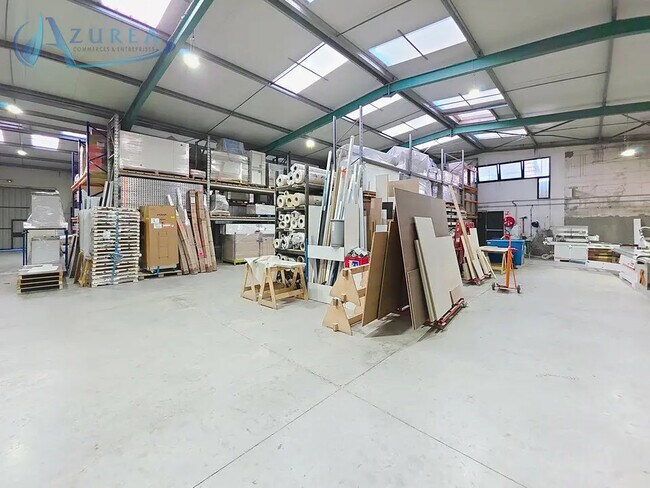 Plus de détails pour Industriel/Logistique à louer