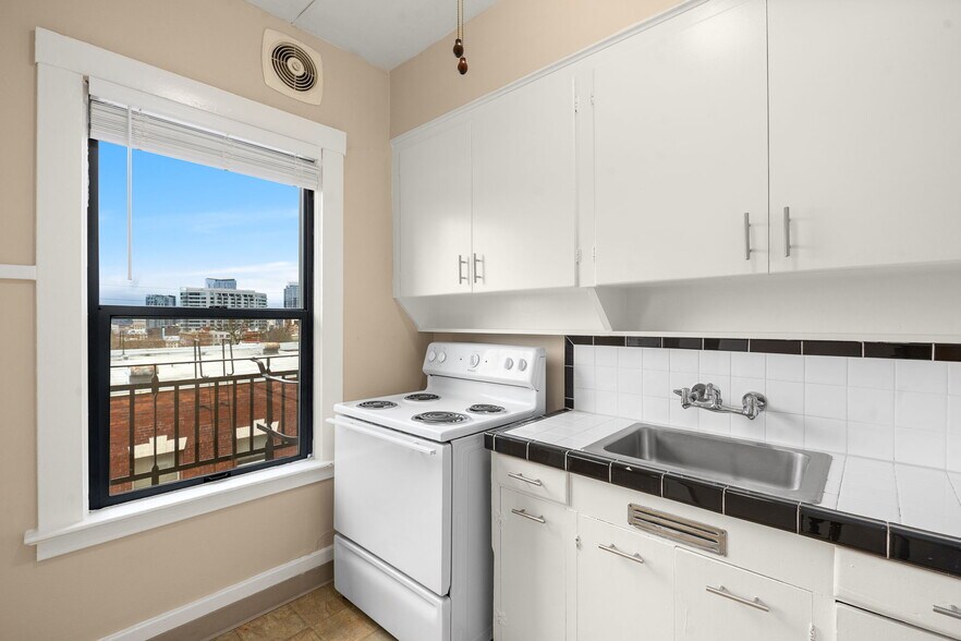 1217 SW 11th Ave, Portland, OR à vendre - Photo de l’immeuble – Image 2 sur 19