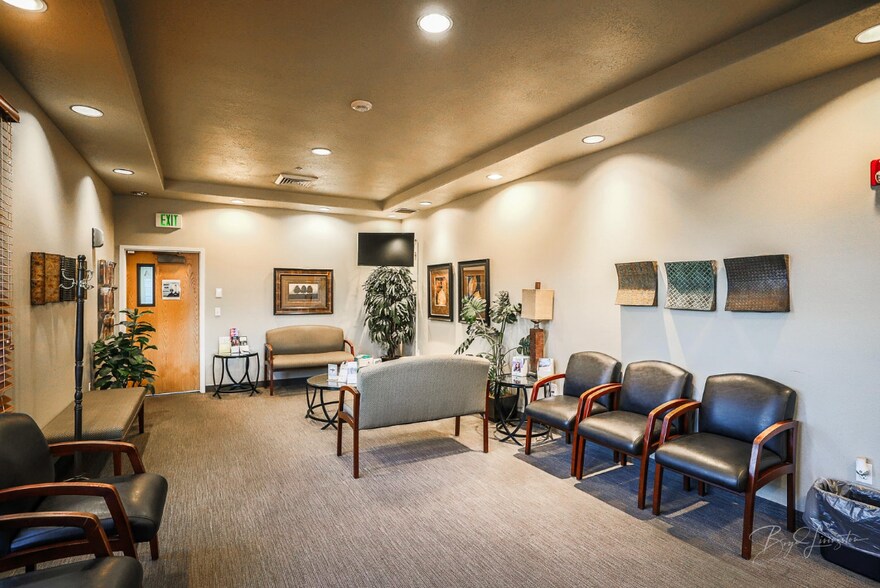 368 E Riverside Dr, St George, UT à vendre - Hall d’entrée – Image 2 sur 50