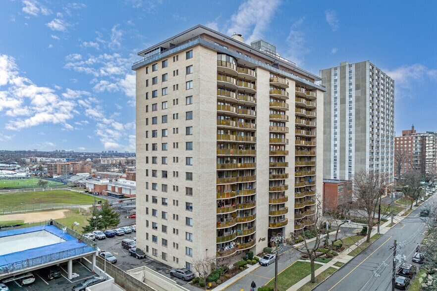 150 Overlook Ave, Hackensack, NJ à vendre - Photo de l’immeuble – Image 3 sur 19