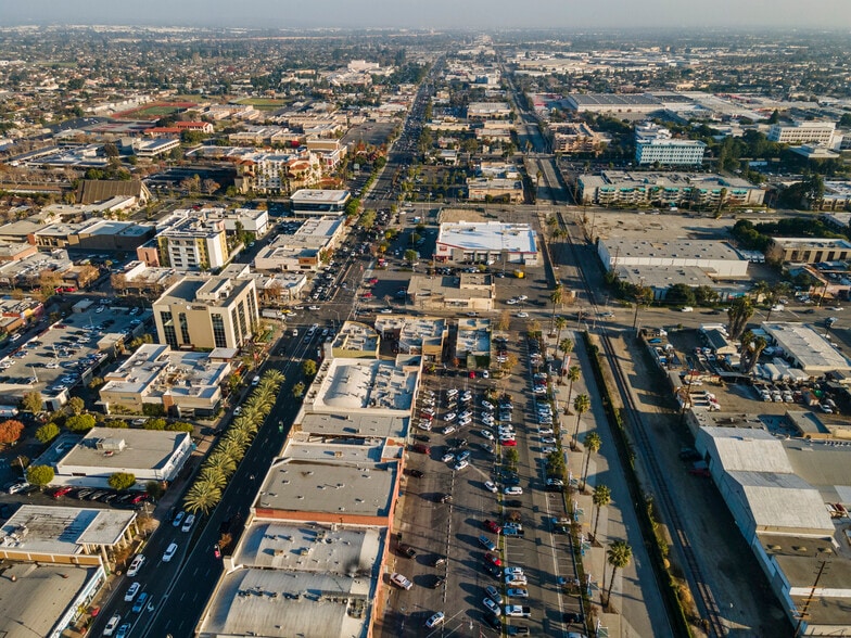 8236-8274 Firestone Blvd, Downey, CA à louer - Photo de l’immeuble – Image 3 sur 18