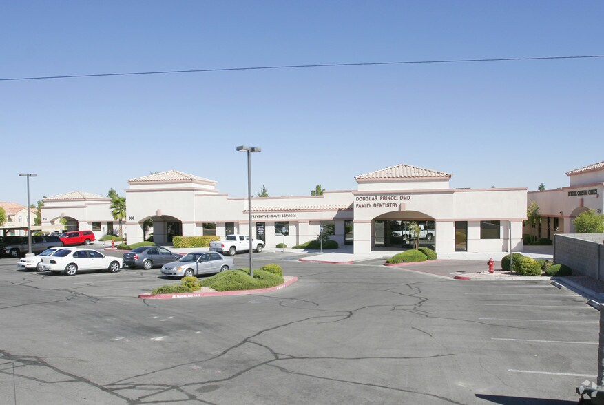 810-850 S Durango Dr, Las Vegas, NV à louer - Photo de l’immeuble – Image 2 sur 19