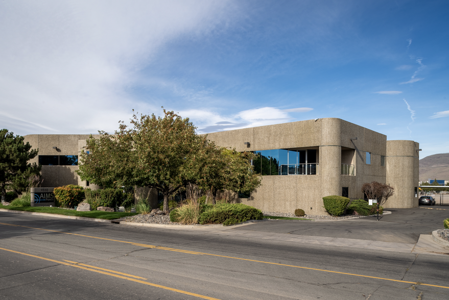 9550 Gateway Dr, Reno, NV à vendre - Photo de l’immeuble – Image 2 sur 23