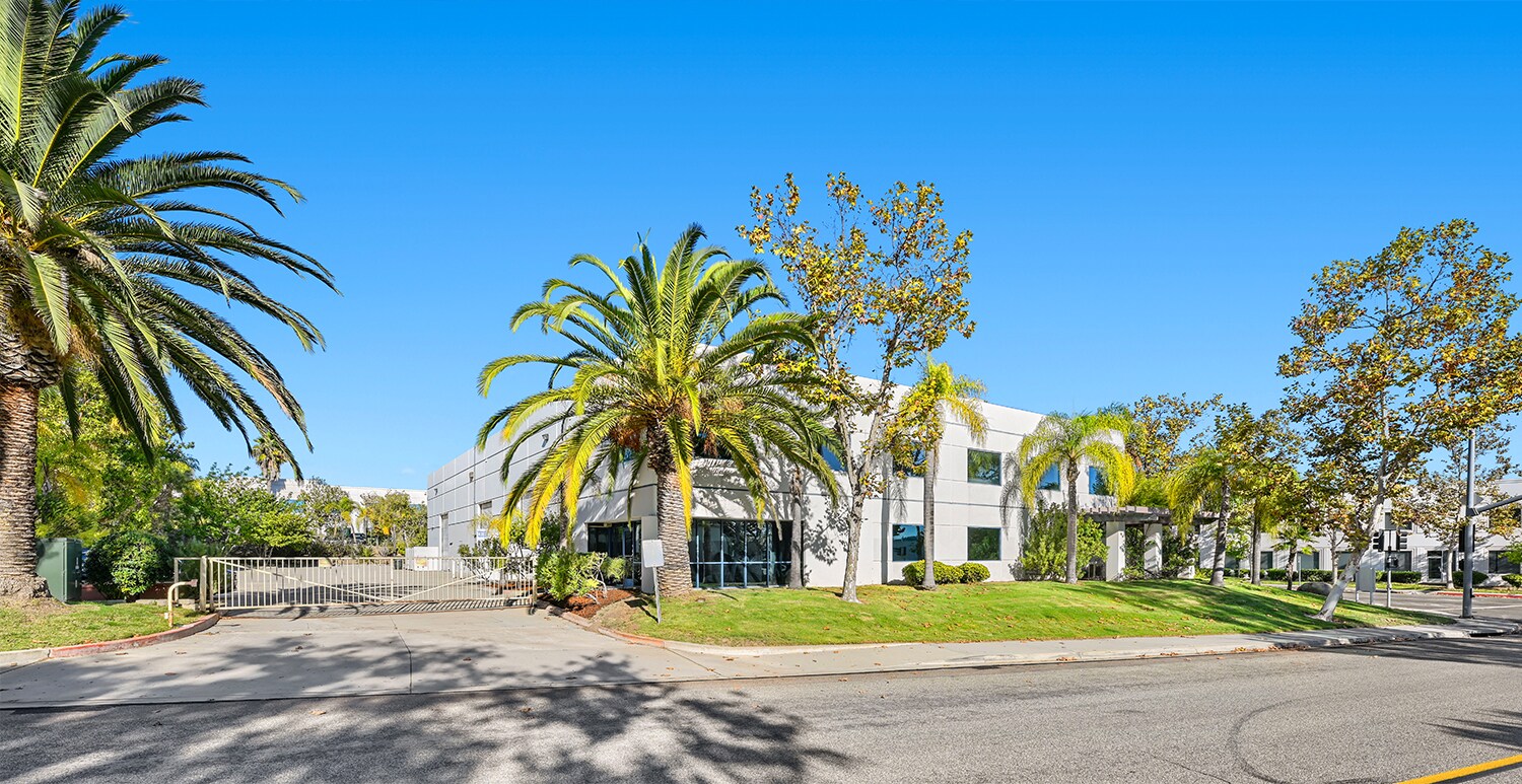 955 S Andreasen Dr, Escondido, CA à vendre Photo de l’immeuble– Image 1 sur 7