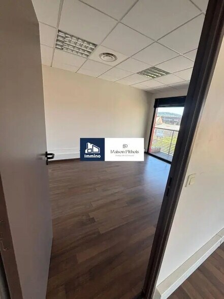 Bureau dans La Seyne-sur-Mer à louer - Photo de l’immeuble – Image 2 sur 3
