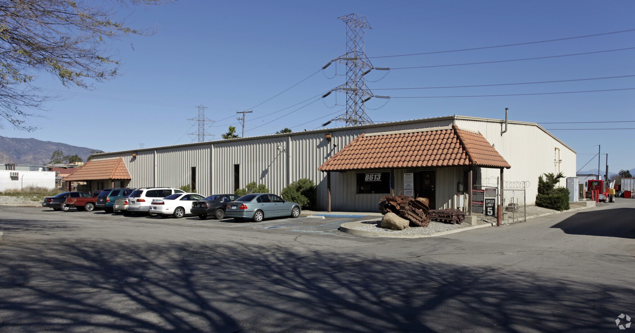 8613 Etiwanda Ave, Rancho Cucamonga, CA à louer Photo principale– Image 1 sur 3