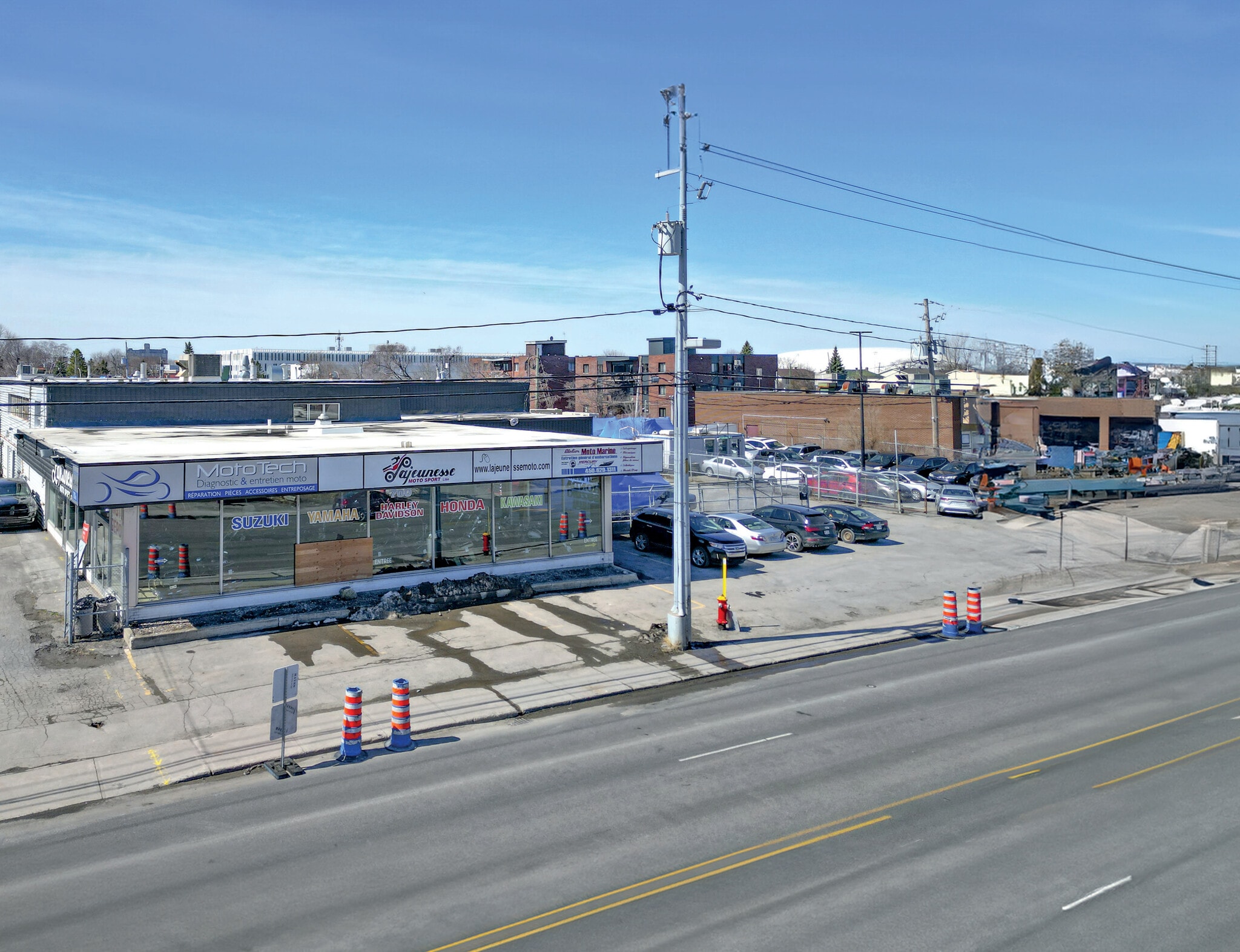 700 Boul Des Laurentides, Laval, QC à louer Photo de l’immeuble– Image 1 sur 10