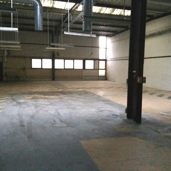 Local d’activités dans Le Blanc-Mesnil à louer - Photo de l’immeuble – Image 2 sur 7