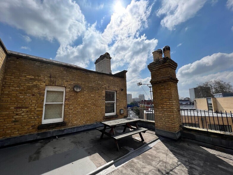 660-664 Commercial Rd, Londres à louer - Photo de l’immeuble – Image 2 sur 16