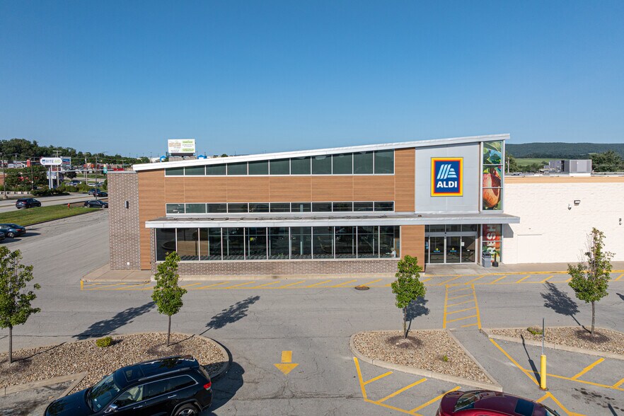 100 Cross Roads Plz, Mount Pleasant, PA à louer - Photo de l’immeuble – Image 3 sur 29