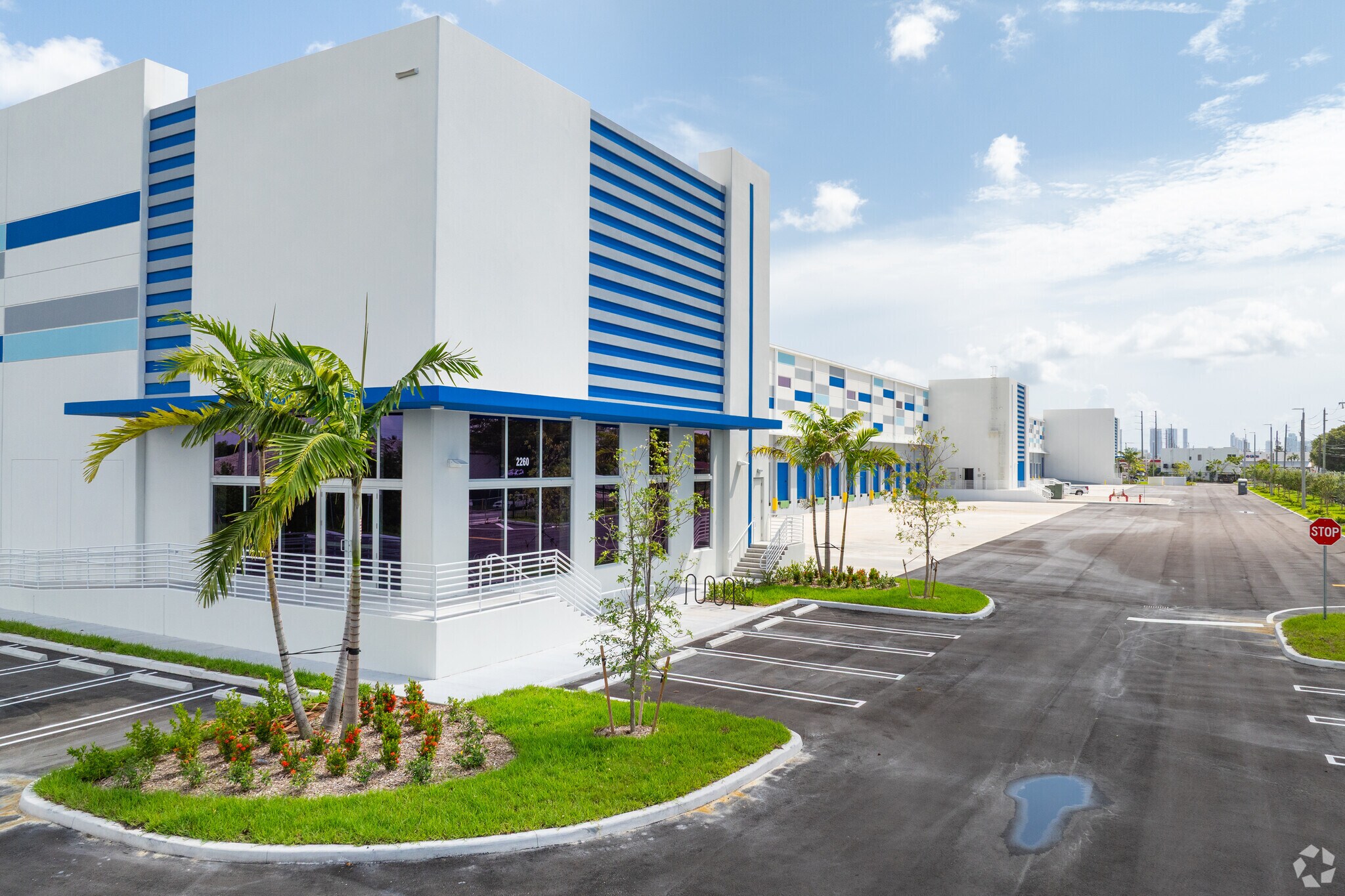 2260 NW 27th Ave, Miami, FL à louer Photo de l’immeuble– Image 1 sur 41
