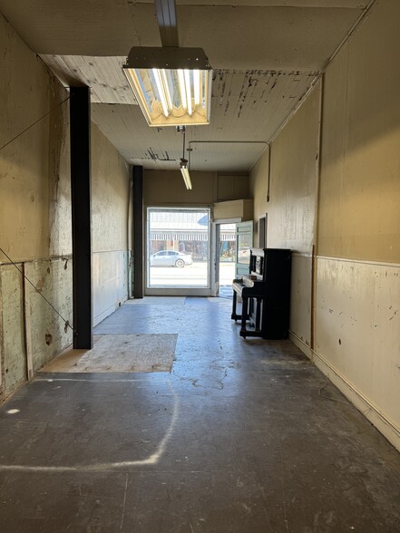 219 S Main St, Mcgregor, TX à louer - Photo de l’immeuble – Image 3 sur 5