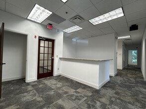 695 Mansell Rd, Roswell, GA à louer Photo intérieure– Image 2 sur 11
