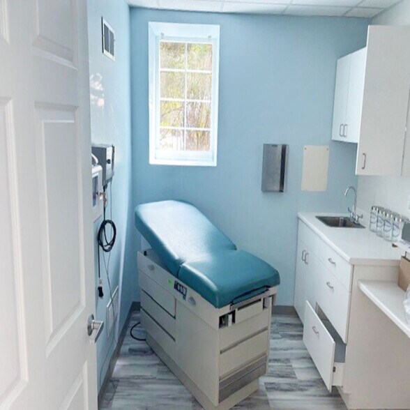 37 Edgerton Dr, Falmouth, MA à vendre - Photo de l’immeuble – Image 3 sur 7