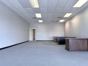1100-1148 Douglas Rd, Oswego, IL à louer Photo intérieure– Image 2 sur 2