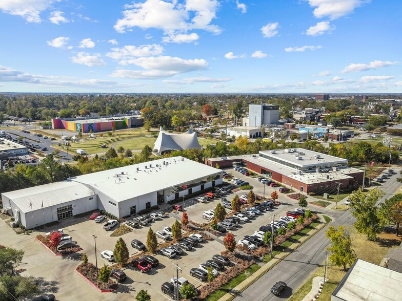 700 SE 5th St, Bentonville, AR à louer - Photo de l’immeuble – Image 1 sur 21