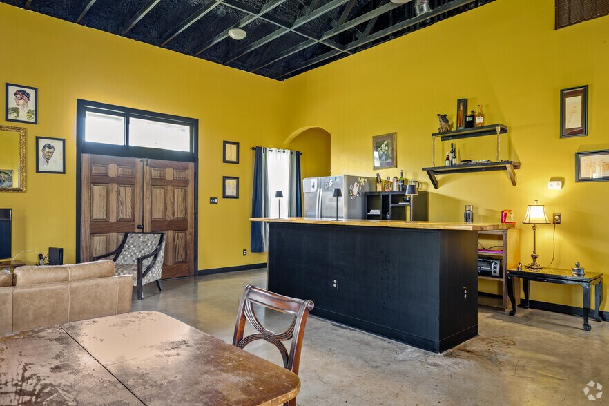 1720 Gruene Rd, New Braunfels, TX à vendre - Photo intérieure – Image 3 sur 9