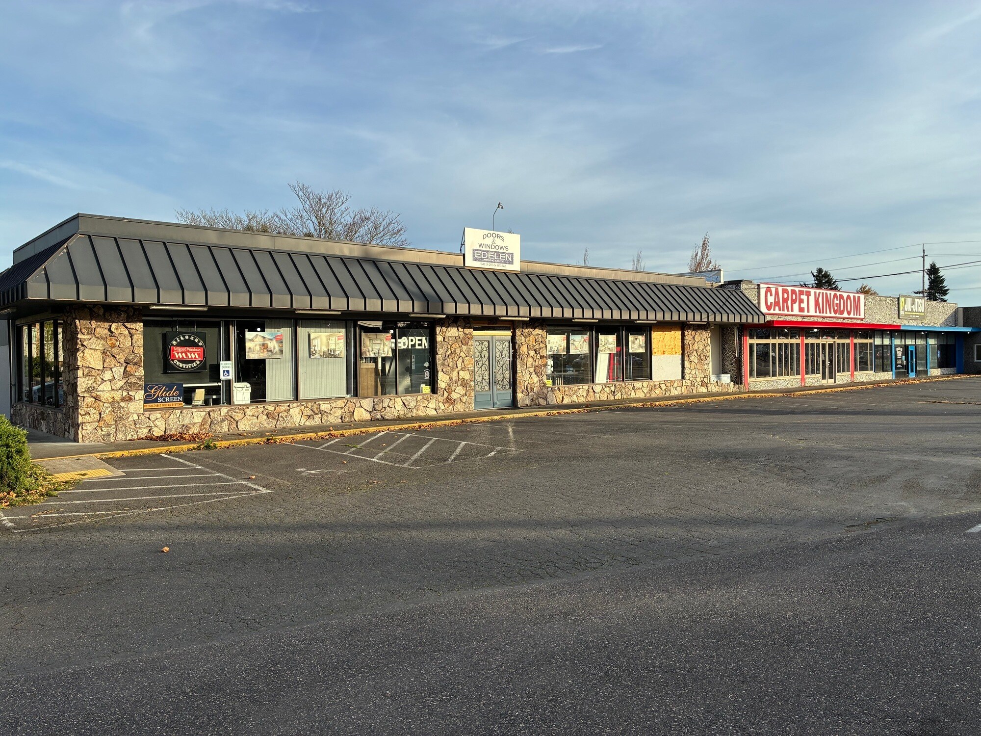 700 NE 102nd Ave, Portland, OR à vendre Photo principale– Image 1 sur 9